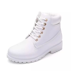Winter White Unisex SHORT BOOTS Sz 40/8  (25 cm)